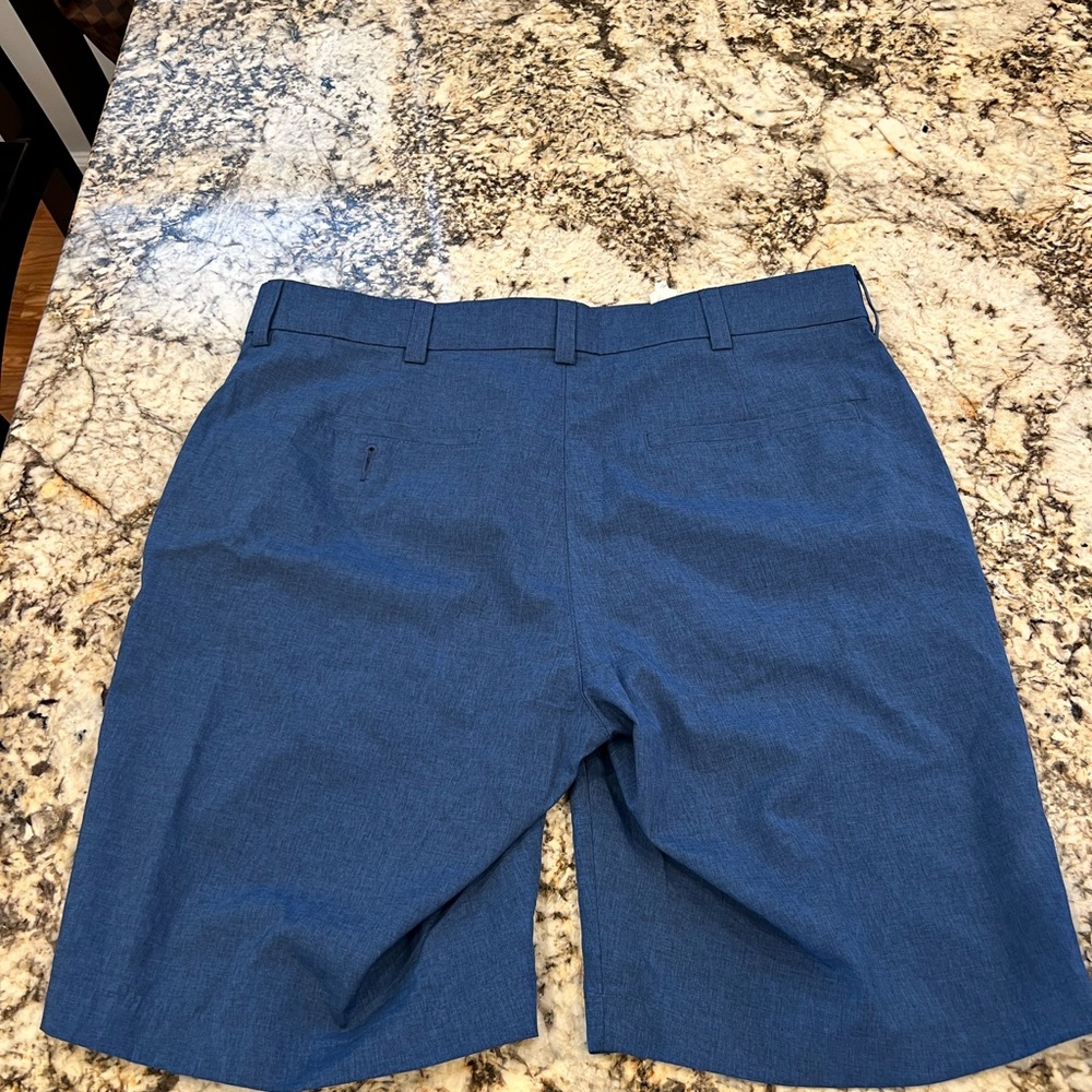Golf shorts - Picture 2 of 3